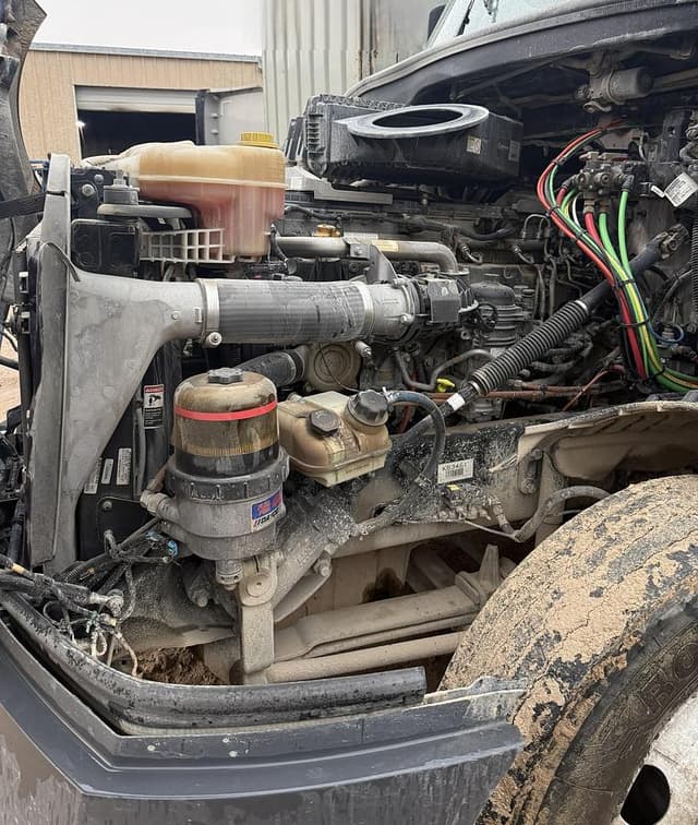 Image of Freightliner Cascadia equipment image 4