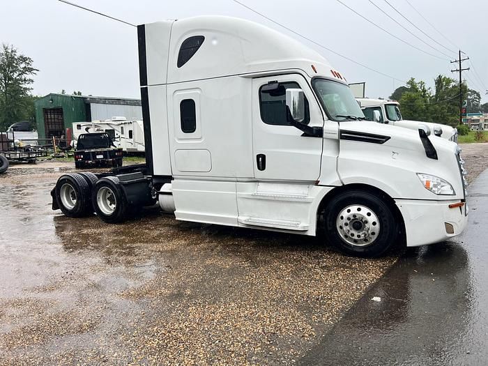 2019 Freightliner Cascadia Equipment Image0