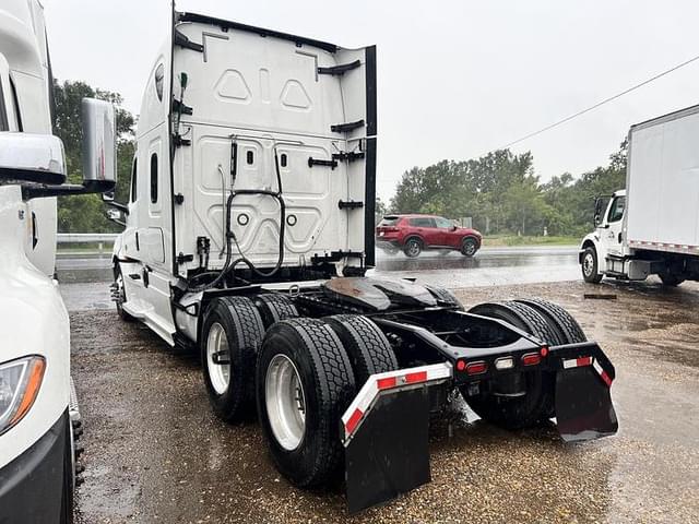 Image of Freightliner Cascadia equipment image 4