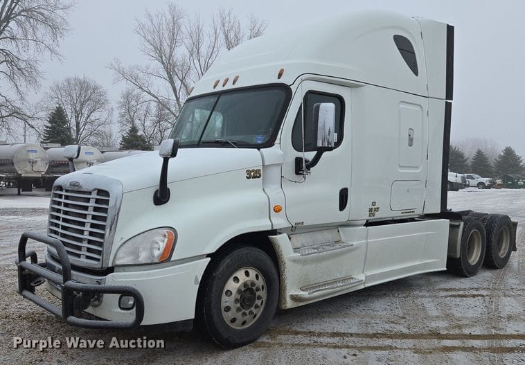 2019 Freightliner Cascadia Equipment Image0