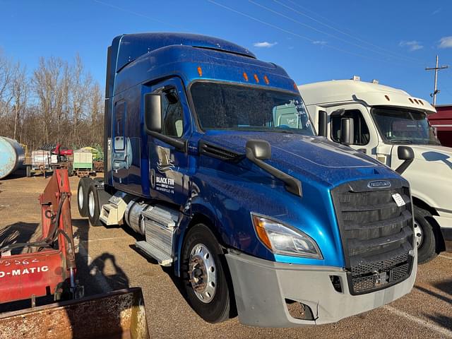 Image of Freightliner Cascadia equipment image 2