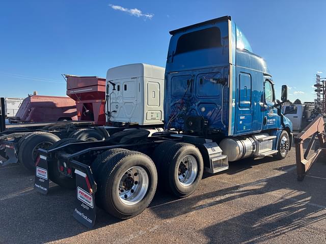 Image of Freightliner Cascadia equipment image 3