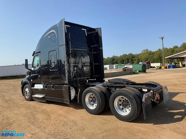 Image of Freightliner Cascadia equipment image 3