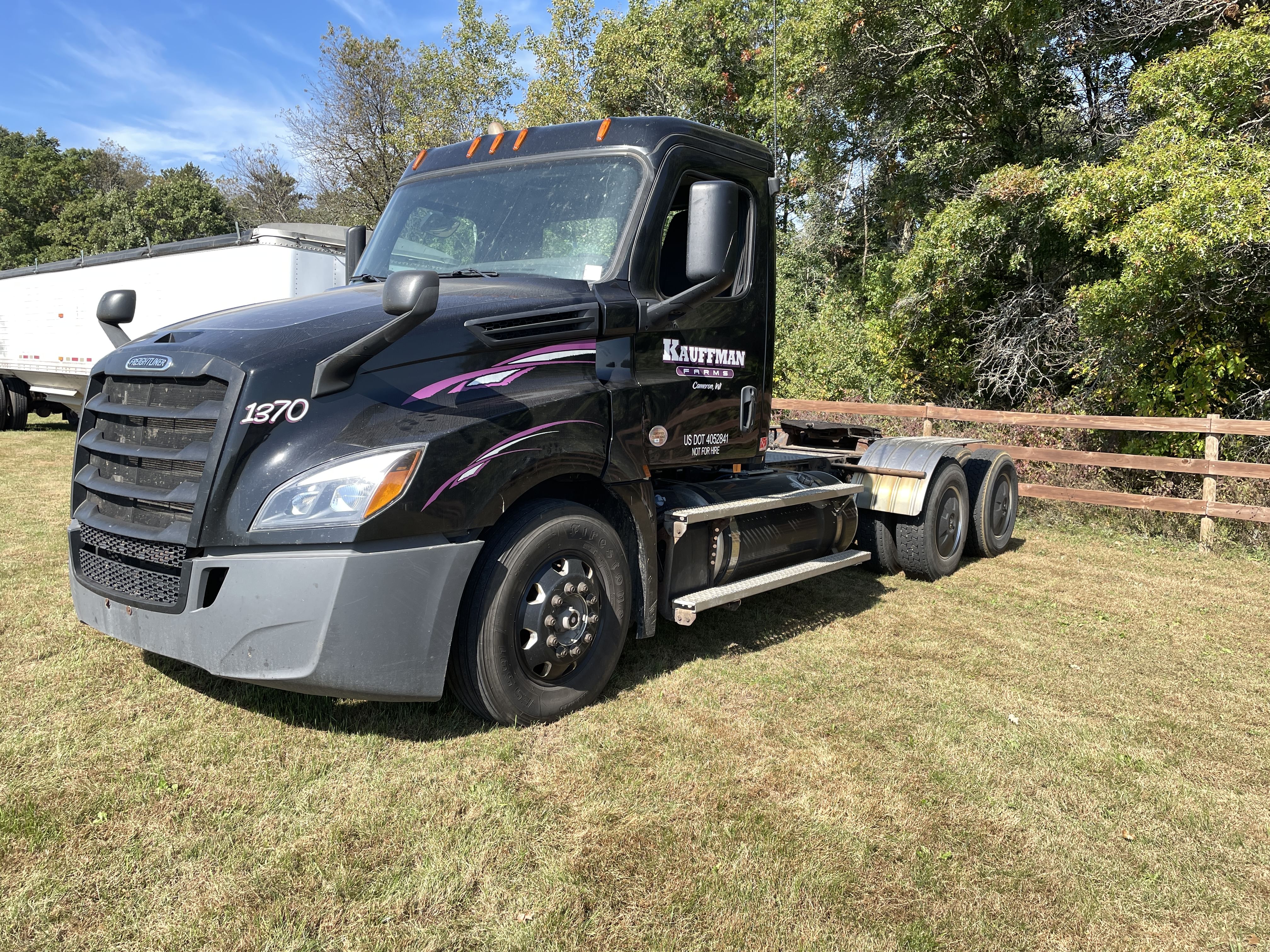 2019 Freightliner Cascadia Equipment Image0