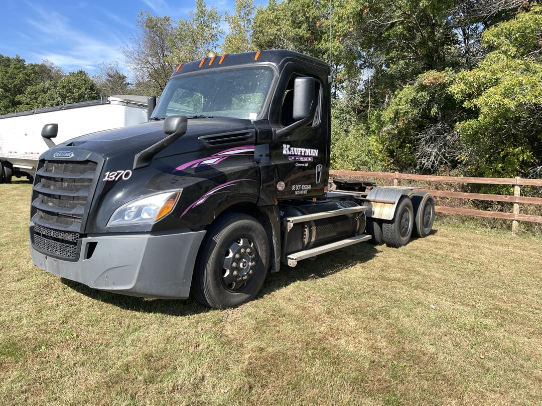 Image of Freightliner Cascadia Primary image