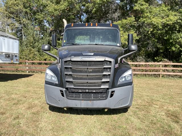 Image of Freightliner Cascadia equipment image 1