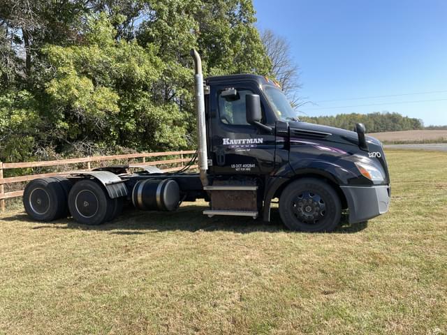 Image of Freightliner Cascadia equipment image 3