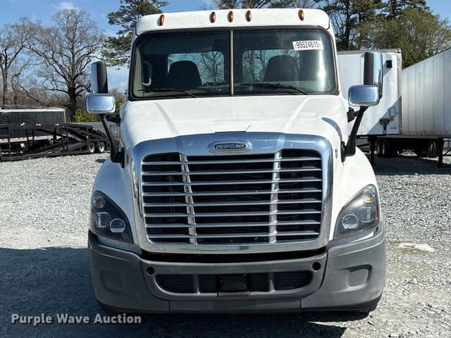 Image of Freightliner Cascadia equipment image 1