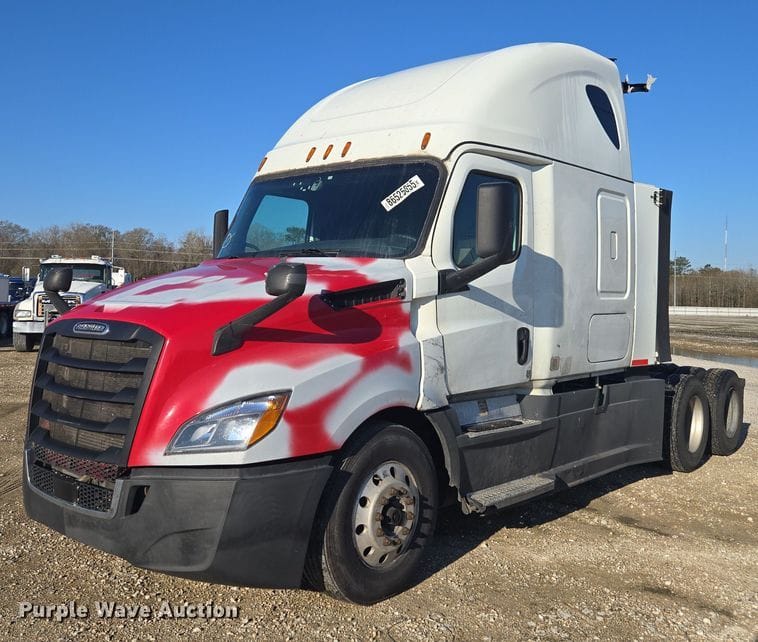 2019 Freightliner Cascadia Equipment Image0