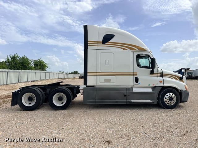 Image of Freightliner Cascadia equipment image 3