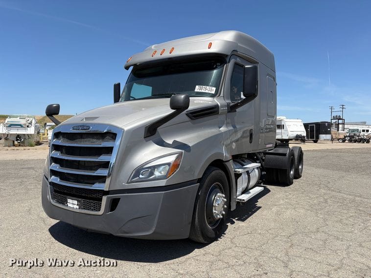 2019 Freightliner Cascadia Equipment Image0