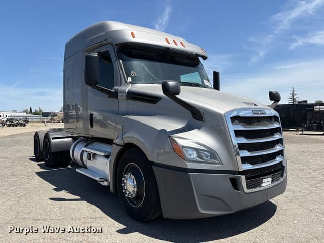 Image of Freightliner Cascadia equipment image 2