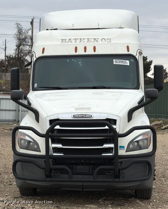 Image of Freightliner Cascadia equipment image 1
