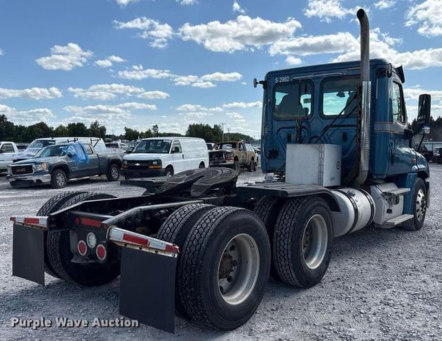 Image of Freightliner Cascadia equipment image 4