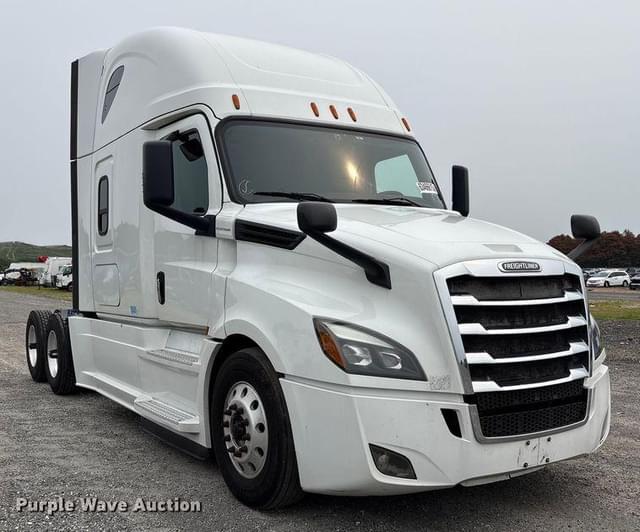 Image of Freightliner Cascadia equipment image 2