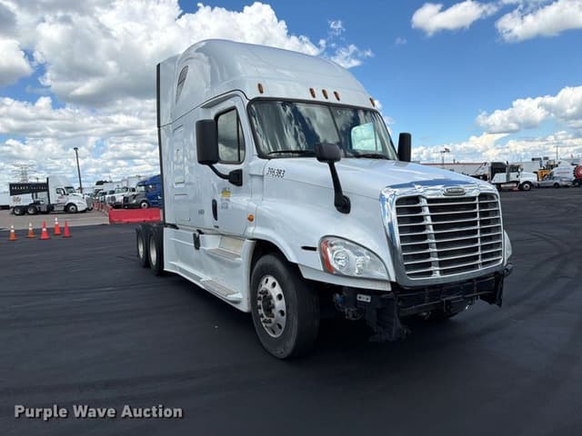 Image of Freightliner Cascadia equipment image 2