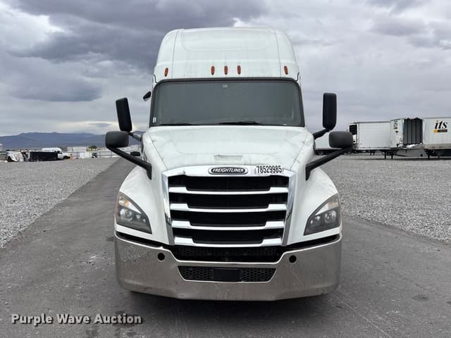 Image of Freightliner Cascadia equipment image 1
