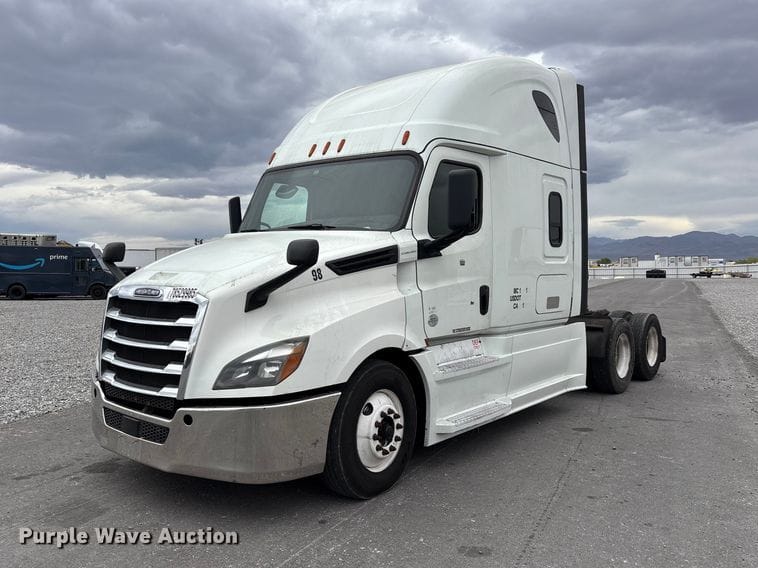 2019 Freightliner Cascadia Equipment Image0
