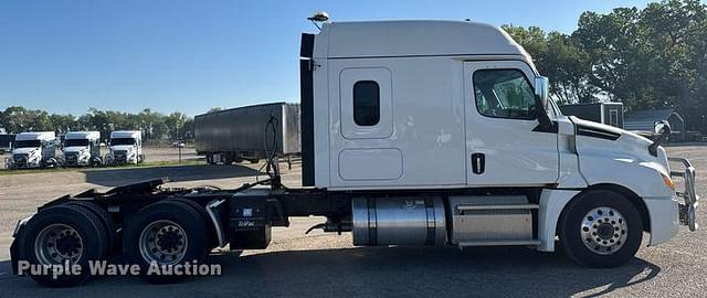 Image of Freightliner Cascadia equipment image 3