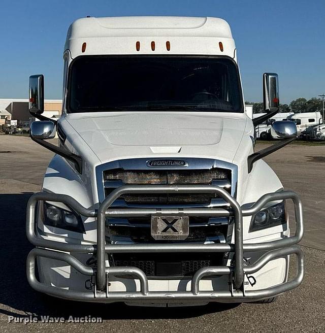 Image of Freightliner Cascadia equipment image 1