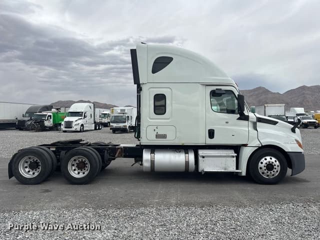 Image of Freightliner Cascadia equipment image 3