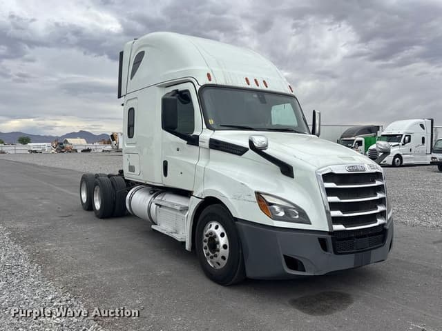 Image of Freightliner Cascadia equipment image 2
