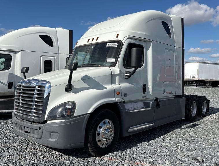 2019 Freightliner Cascadia Equipment Image0