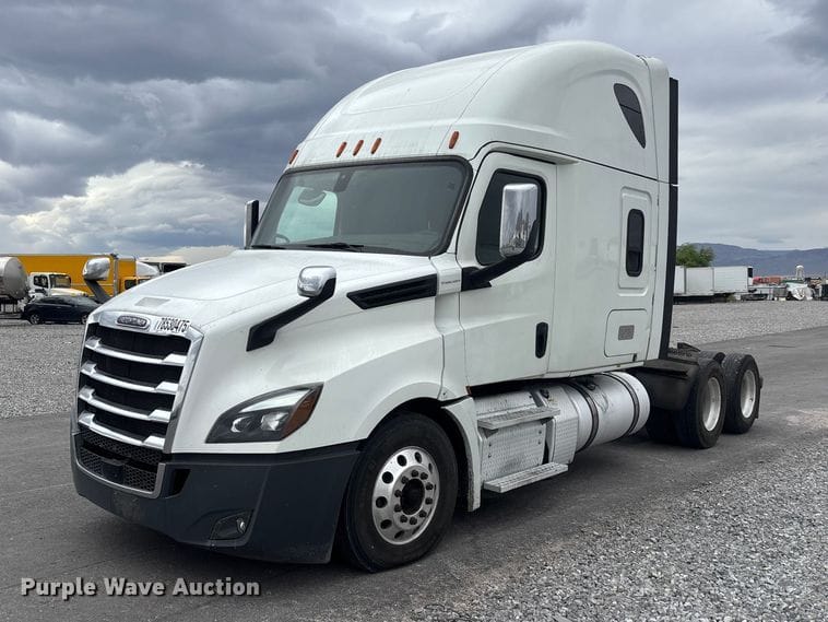2019 Freightliner Cascadia Equipment Image0