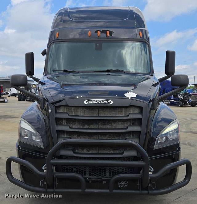 Image of Freightliner Cascadia equipment image 1