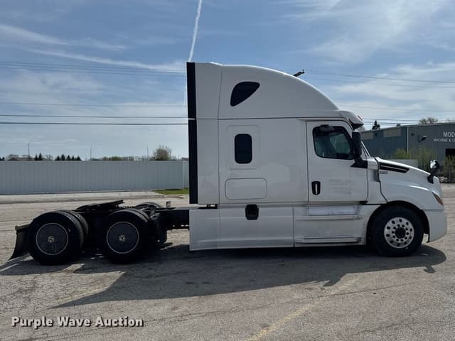Image of Freightliner Cascadia equipment image 3