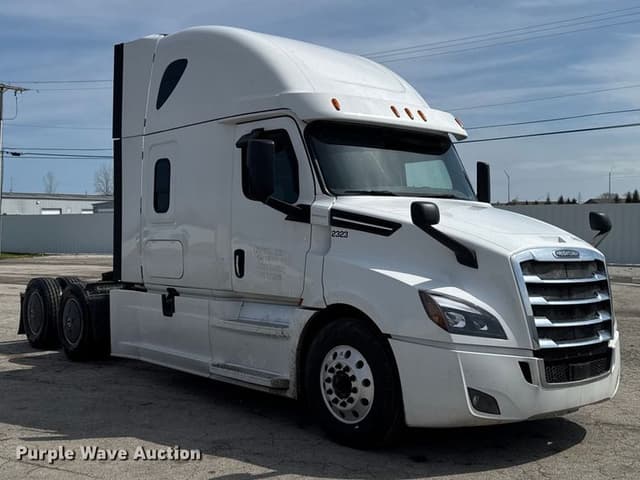 Image of Freightliner Cascadia equipment image 2