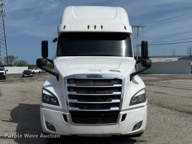 Image of Freightliner Cascadia equipment image 1