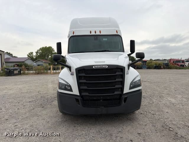 Image of Freightliner Cascadia equipment image 1