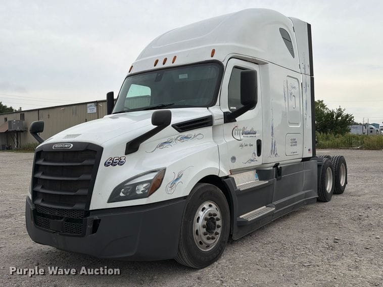 2019 Freightliner Cascadia Equipment Image0