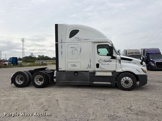 Image of Freightliner Cascadia equipment image 3