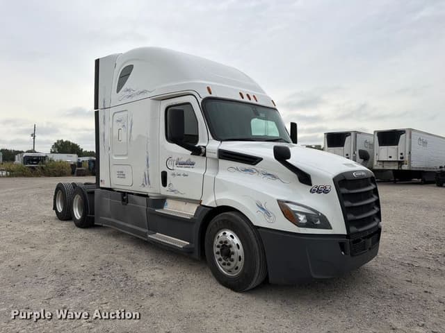 Image of Freightliner Cascadia equipment image 2