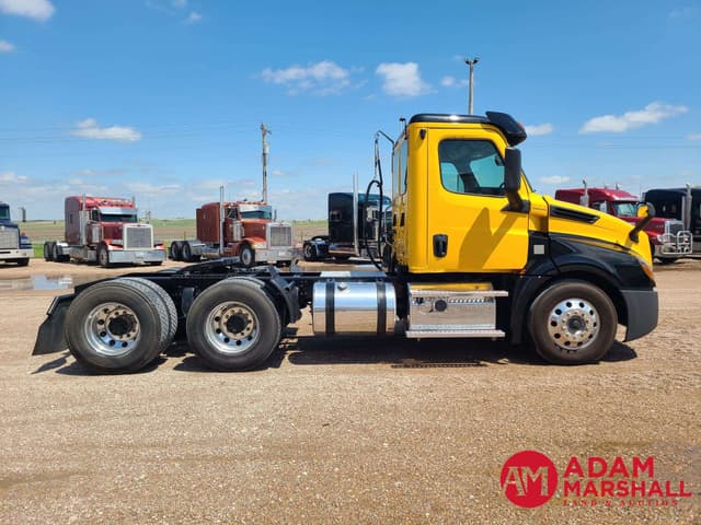 Image of Freightliner Cascadia equipment image 2