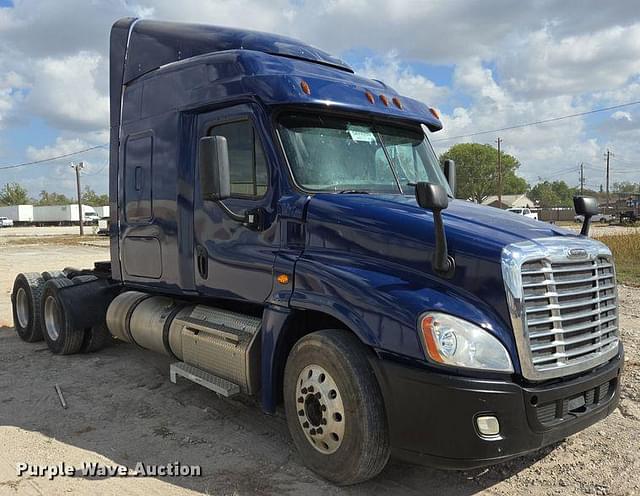 Image of Freightliner Cascadia equipment image 2