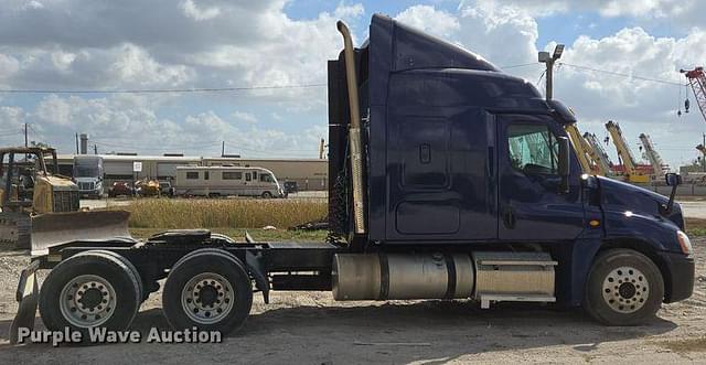 Image of Freightliner Cascadia equipment image 3