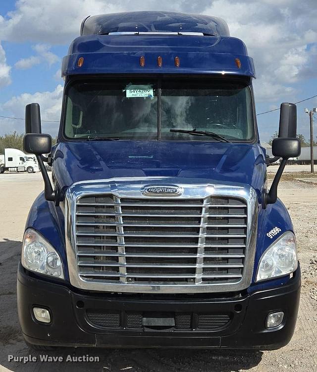 Image of Freightliner Cascadia equipment image 1