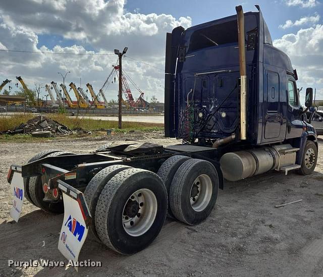 Image of Freightliner Cascadia equipment image 4