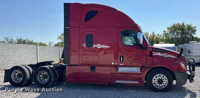 Image of Freightliner Cascadia equipment image 3