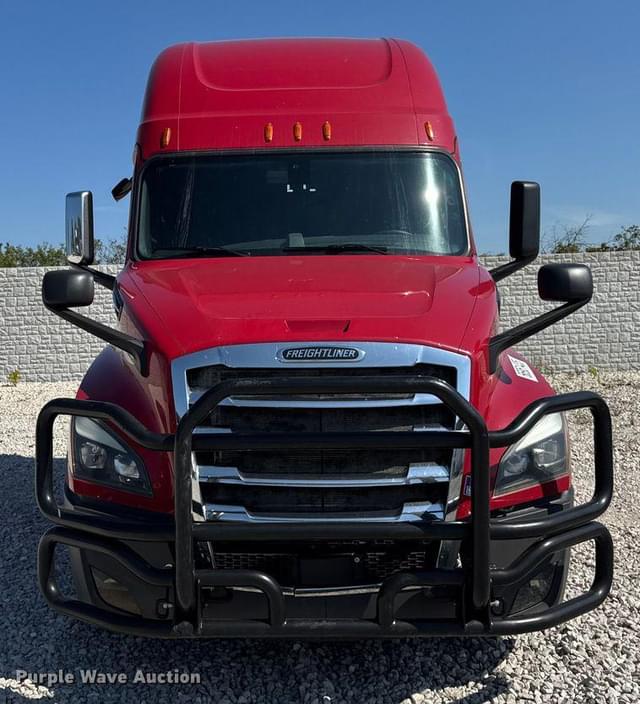 Image of Freightliner Cascadia equipment image 1