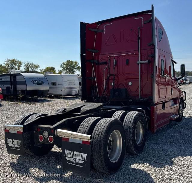 Image of Freightliner Cascadia equipment image 4