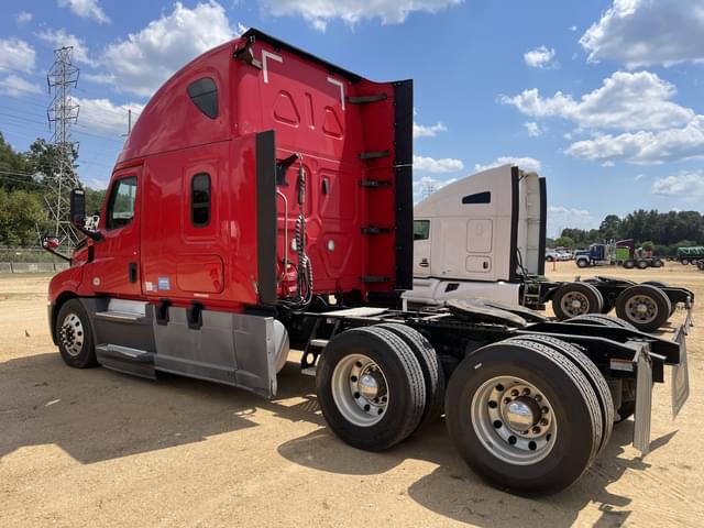 Image of Freightliner Cascadia equipment image 1