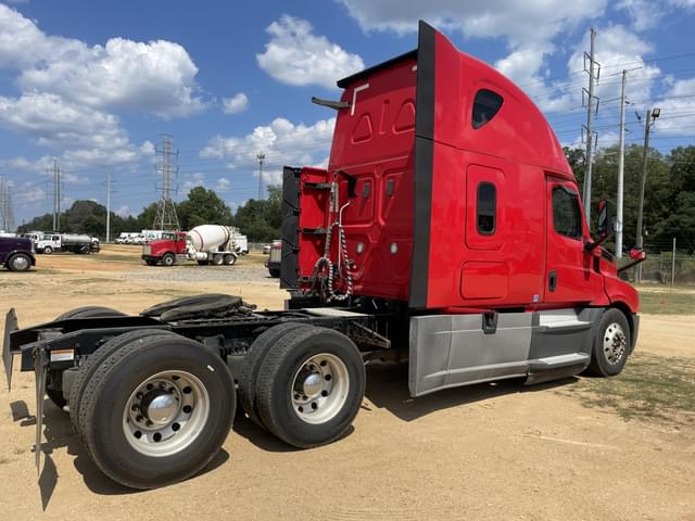 Image of Freightliner Cascadia equipment image 2
