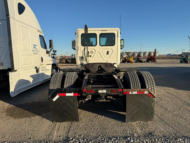 Image of Freightliner Cascadia equipment image 4