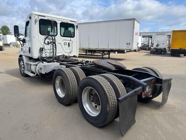 Image of Freightliner Cascadia equipment image 4