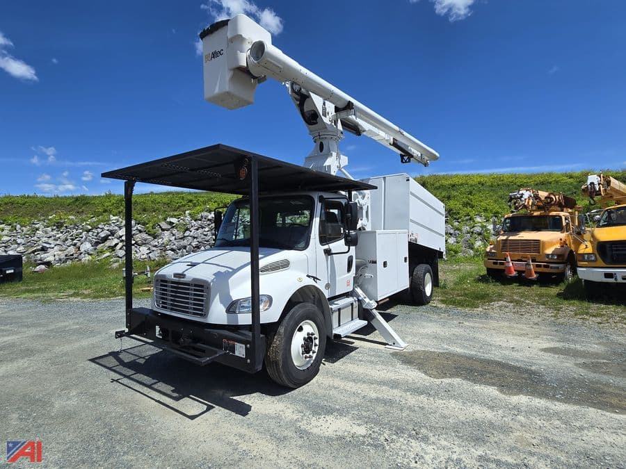 Image of Freightliner M2 106 Primary image