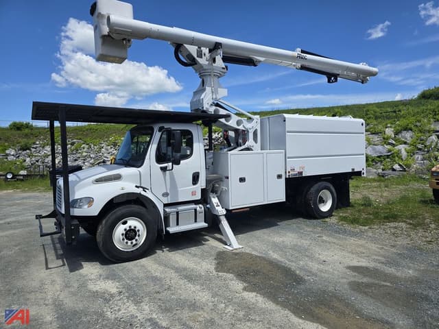 Image of Freightliner M2 106 equipment image 1